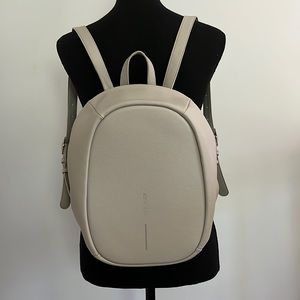 XD Designs Elle Fashion Anti-theft backpack.